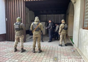 На Рахівщині поліцейські викрили організатора незаконної переправи через кордон чоловіків призовного віку