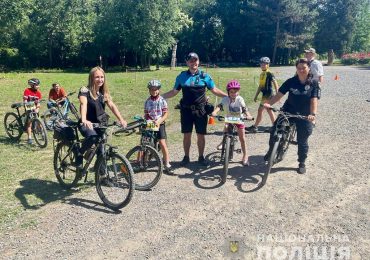 Поліція долучилася до свята велоспорту для дітей та молоді «Вело-лідер» в Ужгороді (ФОТО)