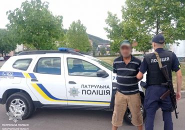 В Мукачеві по "гарячих" слідах патрульні затримали ймовірного грабіжника