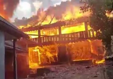 У Нижніх Воротах на Закарпатті масштабна пожежа (ВІДЕО)