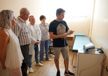 Ужгородська поліклініка отримала новий апарат ударно-хвильової терапії