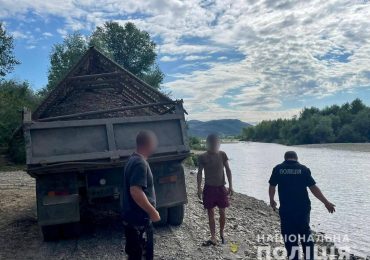 На Закарпатті припинили незаконний видобуток гравію з берегів річки Тиса