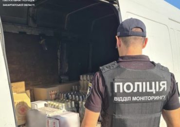 В Ужгороді затримали чоловіка, який перевозив понад 3 тисячі пляшок алкоголю без документів