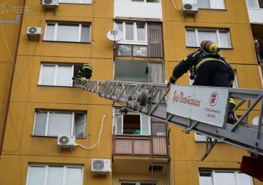 Забув сніданок на плиті й пішов у справах: на проспекті Свободи в Ужгороді горіла квартира (ФОТО)