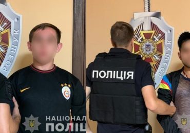 На проспекті Свободи в Ужгороді двоє донеччан побили та пограбували пенсіонера