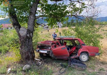 Загинув 30-річний водій, юний пасажир у важкому стані: подробиці трагічної ДТП на Хустщині