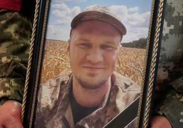У Мукачеві попрощалися із загиблим Героєм Євгеном Левдіковим