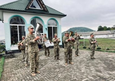 У Мукачеві попрощалися із загиблим на війні Героєм Михайлом Бізілею