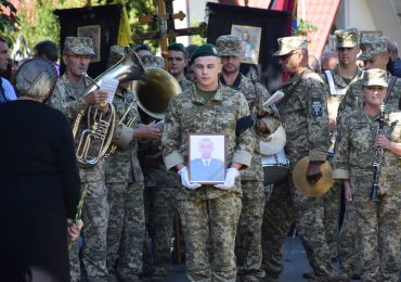 На Закарпатті прикордонники провели в останню путь свого побратима Василя Якима