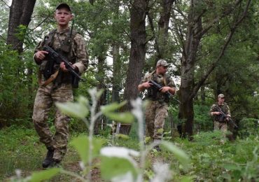 Закарпатські прикордонники затримали двох українців, які у незаконний спосіб спробували пробратися до ЄС