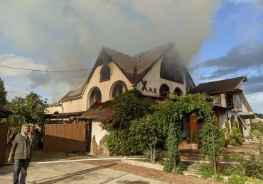 На Закарпатті горів ресторан: пожежа охопила 300 квадратних метрів