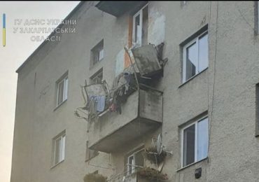 Медики розповіли про стан пацієнта, який постраждав внаслідок падіння балкона