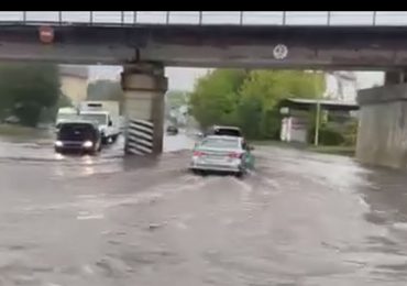 Через зливу в Ужгороді затопило вулиці (ВІДЕО)