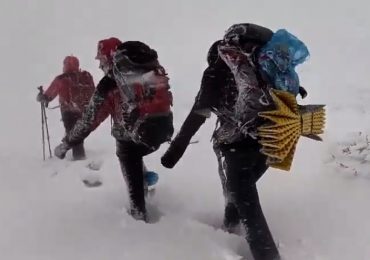 Снігопад, низька температура, сильний вітер, обмежена видимість: як рятувальники допомогли у Карпатах туристам із Києва (ФОТО, ВІДЕО)