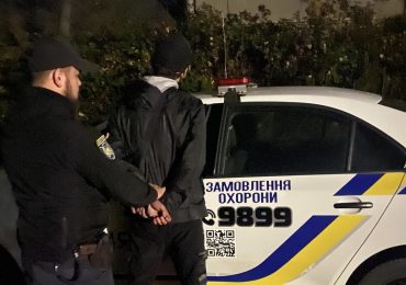В Ужгороді затримали чоловіка з ймовірно наркотичними речовинами