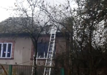 Хустські рятувальники ліквідували пожежу в житловому будинку