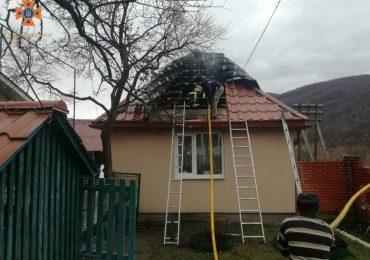 На Ужгородщині пожежа охопила житловий будинок із прибудовою