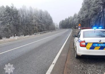 Водіїв попереджають про ожеледицю та опади у вигляді снігу на дорогах Закарпаття