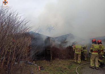 В Ужгороді трапилася пожежа у гаражному кооперативі