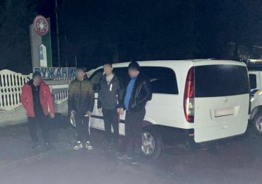 Закарпатець намагався нелегально переправити до сусідньої країни трьох жителів області