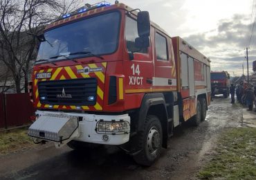 На Хустщині небайдужі сусіди та вогнеборці врятували будинок від пожежі