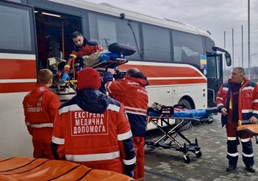 В Ужгород уперше прибув евакуаційний автобус, який доставив в один із медзакладів міста поранених воїнів