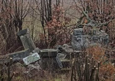 У селищі на Закарпатті демонтували пам'ятник Горькому