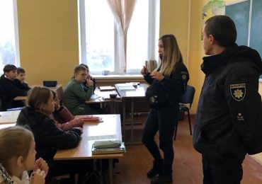 Ювенали Ужгорода поспілкувалися зі школярами про безпеку під час повітряної тривоги