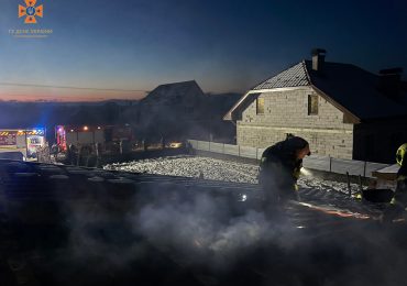 На Хустщині вогнеборці врятували від знищення житловий будинок