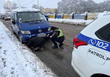 В Ужгороді патрульні допомогли водієві дістатися до автозаправної станції