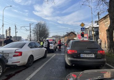 В Ужгороді сталася потрійна ДТП