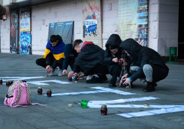 В Ужгороді вшанували пам’ять загиблих від авіаудару по маріупольському драмтеатру