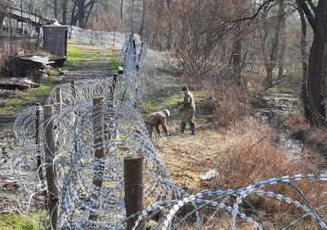 На Закарпатті прикордонники розпочали сезонне обслуговування техніки та відновлення інженерних споруд