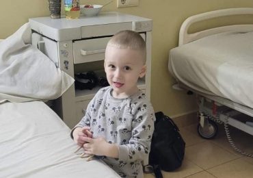 В Ужгороді лікарі врятували 3-річного хлопчика, який проковтнув батарейку