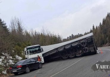 На перевалі між Закарпаттям та Львівщиною перекинулась фура