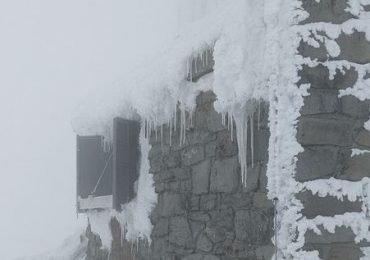 На високогір'ї Карпат температура повітря -8°С
