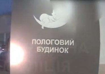 Закарпатські патрульні супроводили авто з вагітною жінкою до пологового будинку