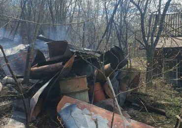 На Ужгородщині рятувальники ліквідували пожежу в надвірній споруді