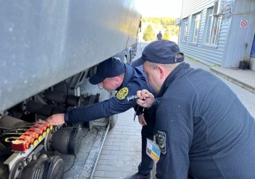 Майже сотню правопорушень щомісяця фіксують на Закарпатській митниці