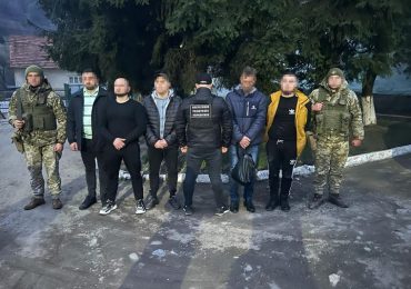 На Закарпатті затримали переправника військовозобов'язаних чоловіків з "клієнтами"