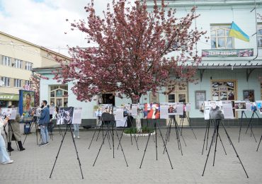 В Ужгороді відкрили виставку присвячену переселенцям