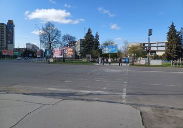 В Ужгороді демонтували ще кілька самовільних рекламних площин