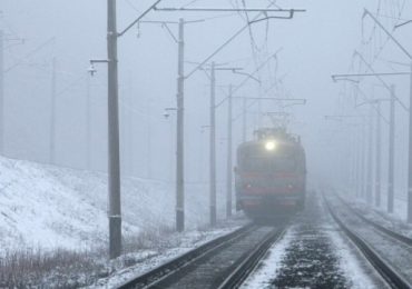 Через снігопад два потяги на Закарпаття їдуть із запізненням на понад 30 хвилин