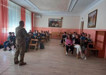 Викладач Національної академії Держприкордонслужби зустрівся з ужгородськими та мукачівськими випускниками