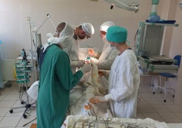 У Закарпатській обласній лікарні виконали рідкісну операцію на трахеї