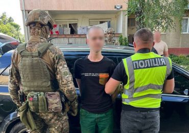 За підозрою у збуті синтетичних наркотиків поліцейські затримали жителя Виноградова