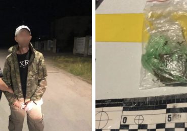 В Мукачеві патрульні виявили чоловіка з, ймовірно, наркотичною речовиною