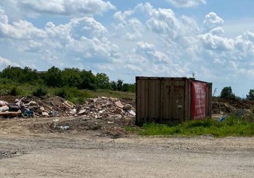 В Ужгороді на обʼїзній дорозі зʼявилось несанкціоноване сміттєзвалище