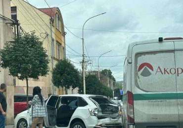 В Ужгороді на Собранецькій сталася ДТП за участі автомобіля інкасаторів