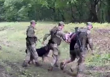 Зняли із загороджувального паркану: на Закарпатті прикордонники затримали злочинця